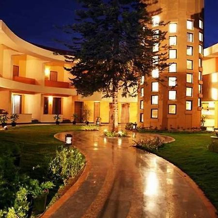 Sahil Sarovar Portico Hotel Lonavala Exterior foto