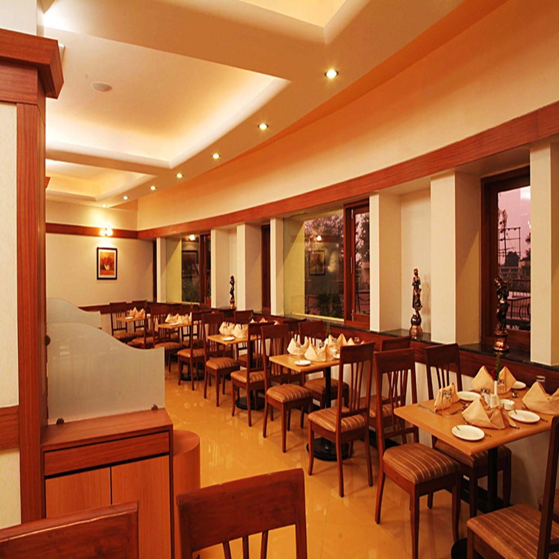 Sahil Sarovar Portico Lonavala Exterior foto