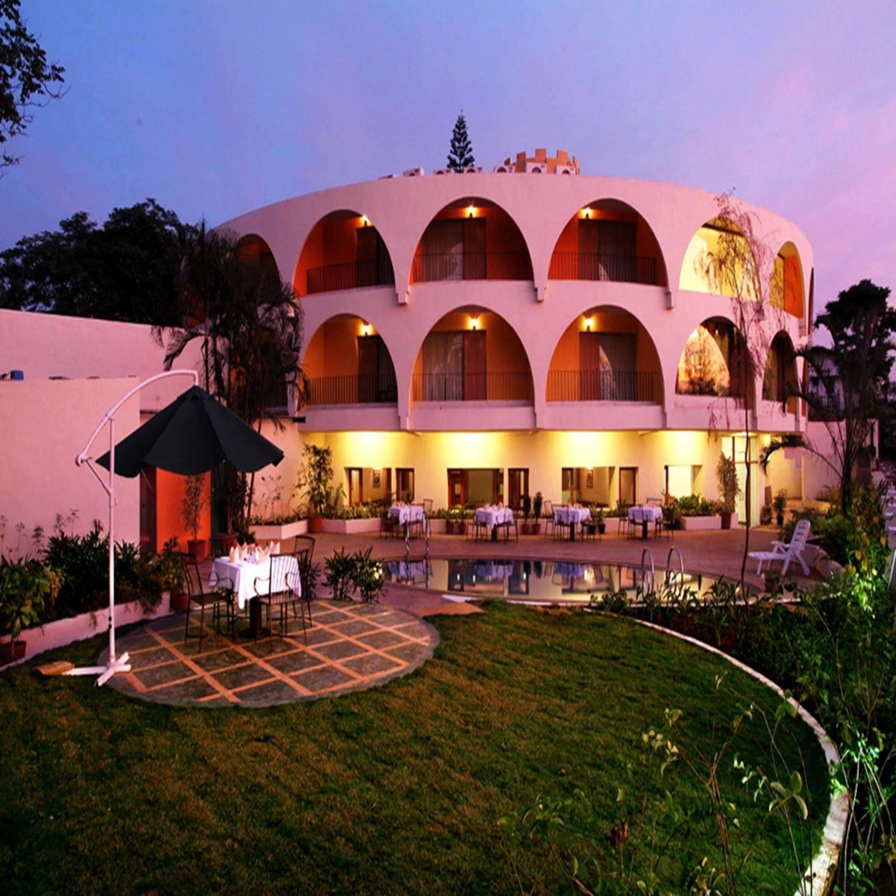 Sahil Sarovar Portico Hotel Lonavala Exterior foto