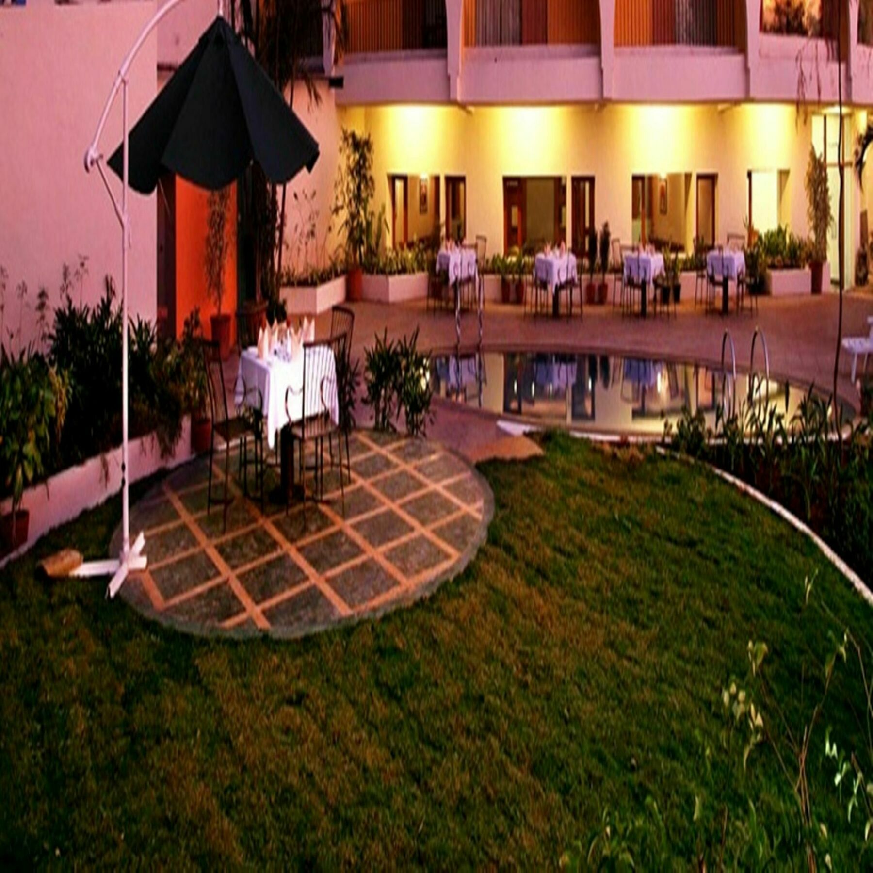 Sahil Sarovar Portico Hotel Lonavala Exterior foto